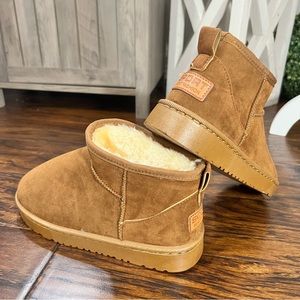 New Boston Mini-Boot Sport Size 8/39